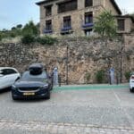 Punto de recarga eléctrica en Alquézar, Huesca